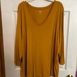 V neck with 3/4 quarter length sleeves